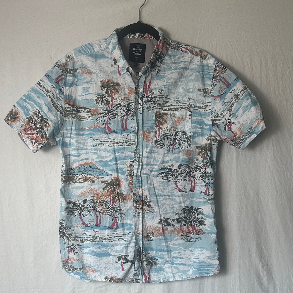 Tropical Print Short-Sleeve Button-Down Shirt in Light Blue